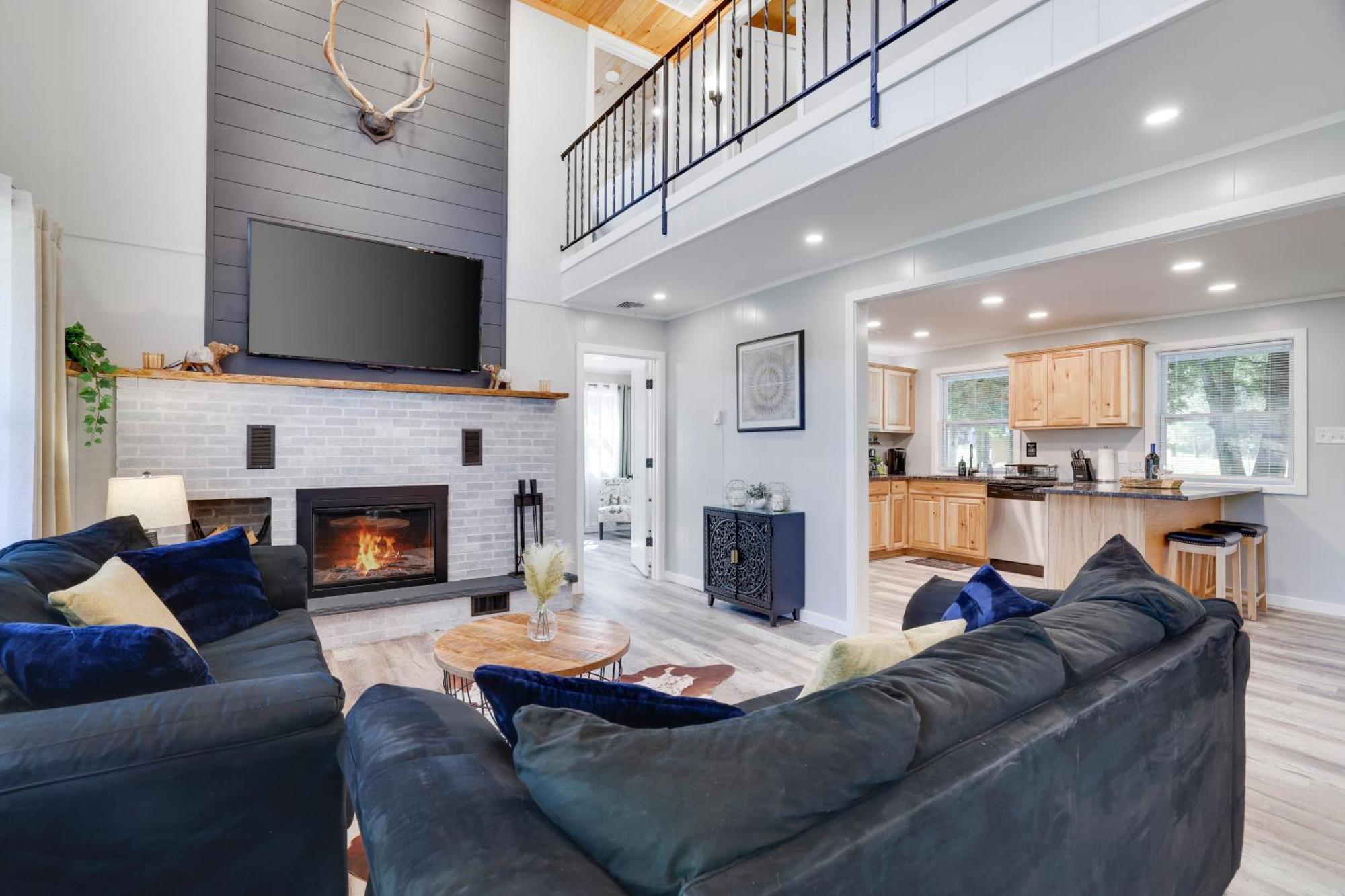 Poconos Brand New Lakefront Oasis 1 Acre, Hottub Gameroom Firepits Talk About Privacy *