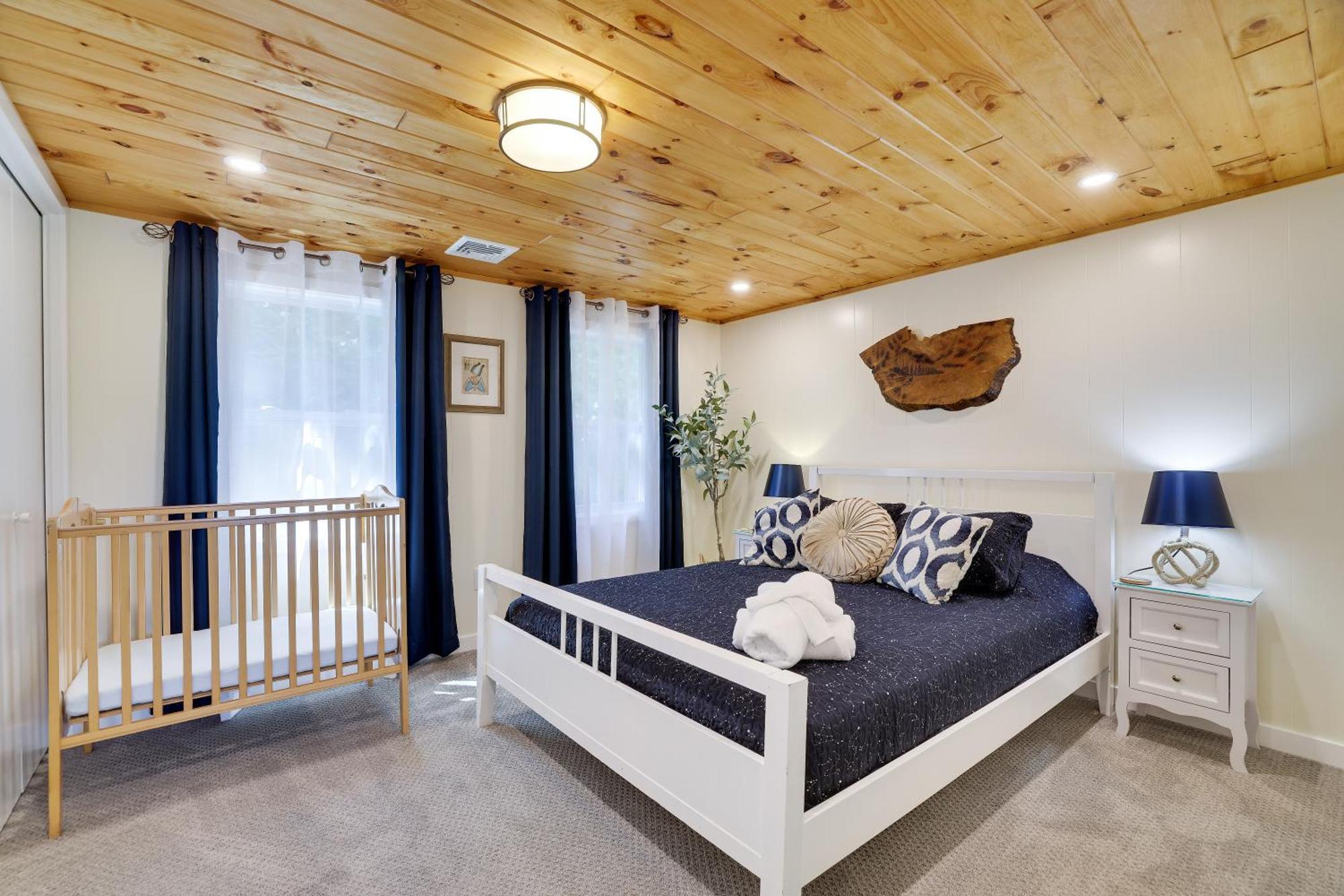 Poconos Brand New Lakefront Oasis 1 Acre, Hottub Gameroom Firepits Talk About Privacy Сasa de vacaciones