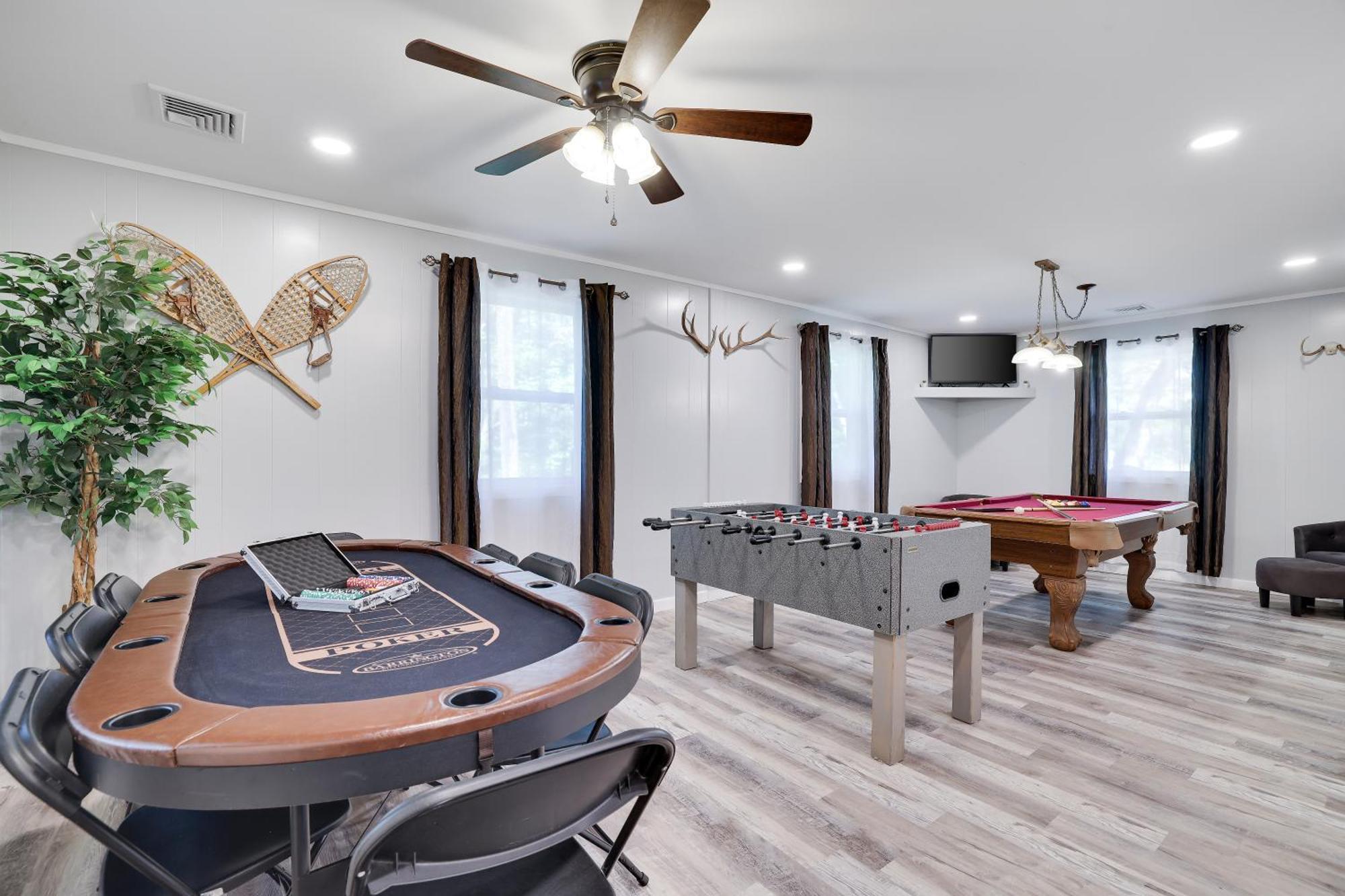 Poconos Brand New Lakefront Oasis 1 Acre, Hottub Gameroom Firepits Talk About Privacy Albrightsville
