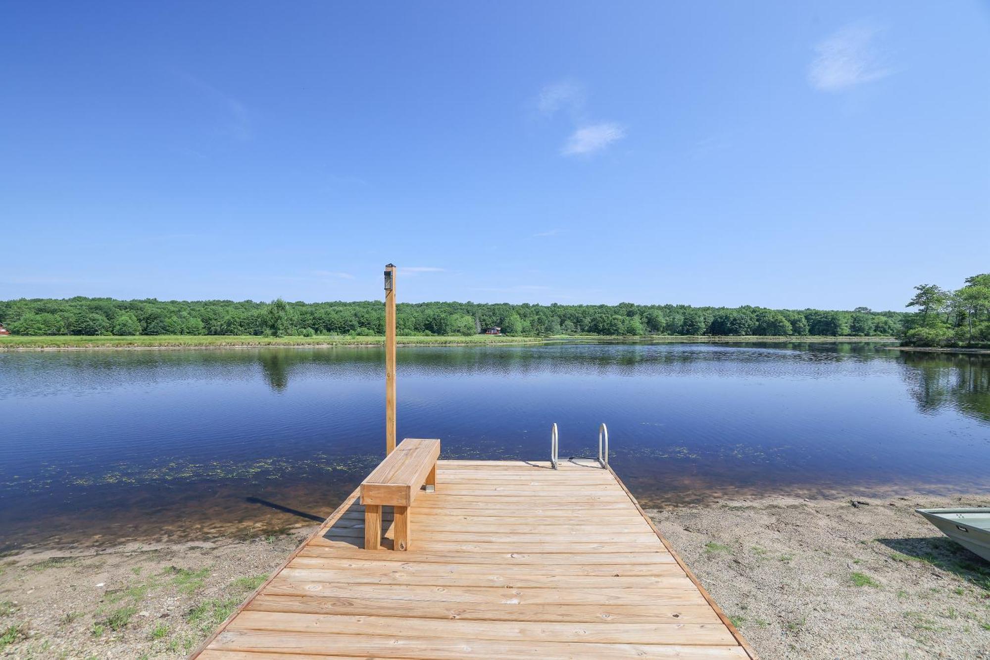 Сasa de vacaciones Poconos Brand New Lakefront Oasis 1 Acre, Hottub Gameroom Firepits Talk About Privacy Albrightsville