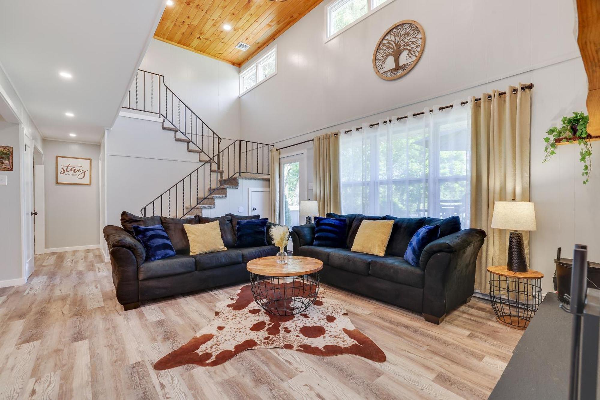 Poconos Brand New Lakefront Oasis 1 Acre, Hottub Gameroom Firepits Talk About Privacy Albrightsville